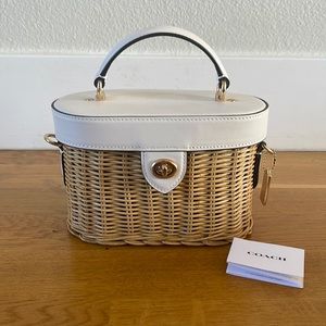 Gorgeous coach handbag with cross body strap.